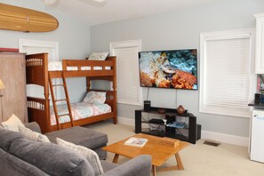 4 habitaciones, tabla de planchar con plancha, wifi y ropa de cama 
