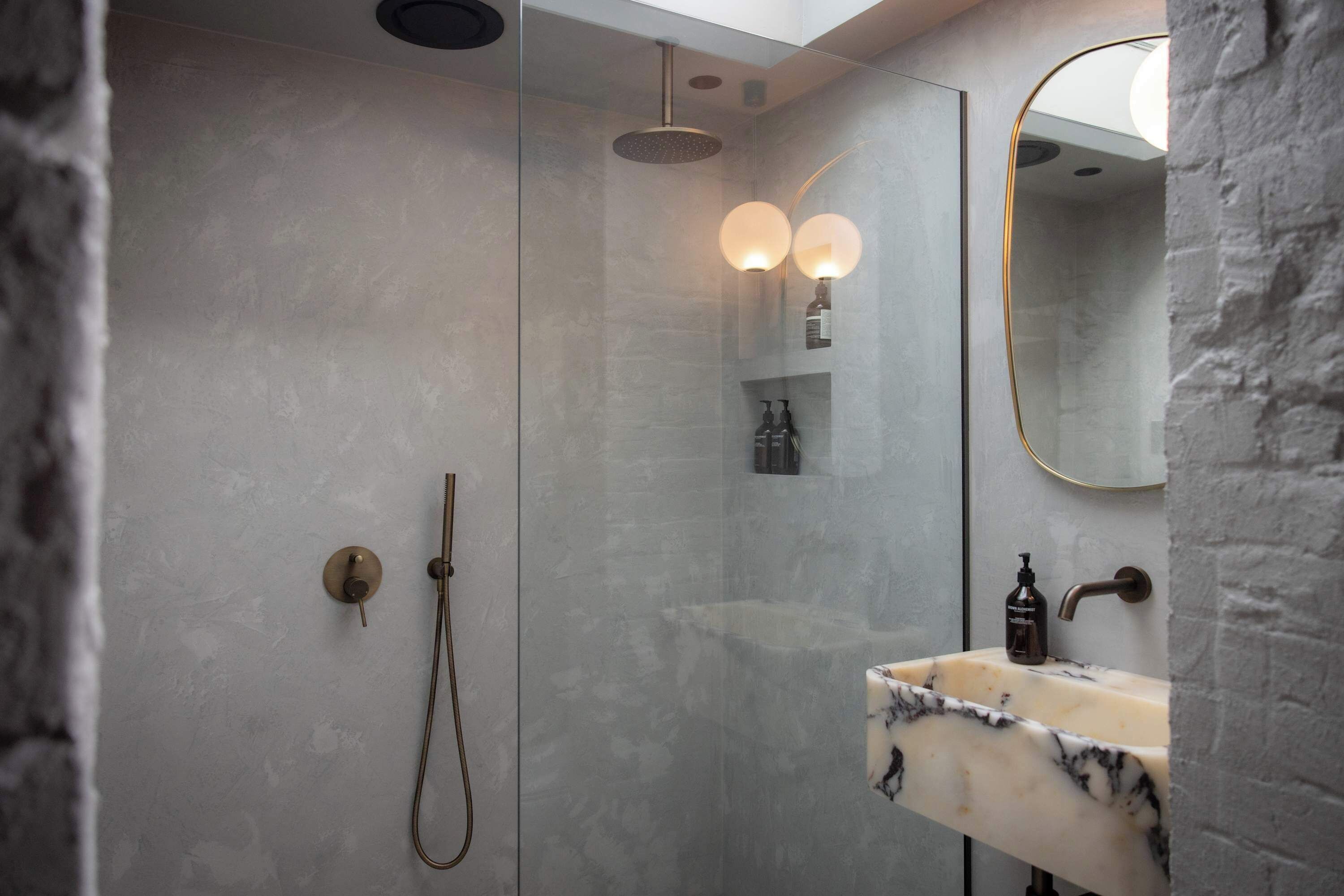 Shower, hair dryer, shampoo