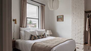 2 bedrooms, iron/ironing board, travel cot, WiFi