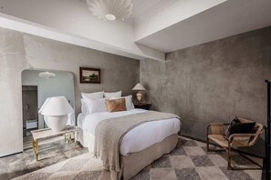 4 camere, una scrivania, ferro/asse da stiro, culla da viaggio