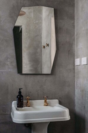 Shower, hair dryer, towels, shampoo