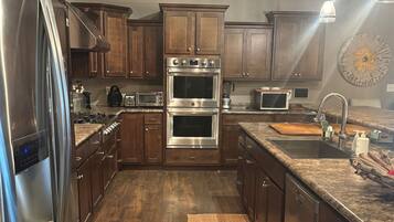 Micro-ondes, four, plaque de cuisson, lave-vaisselle