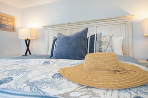 5 bedrooms, iron/ironing board, WiFi, bed sheets