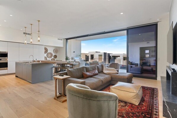 TV connectée, cheminée