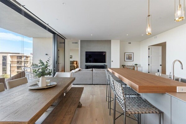 Dining - Luxury 2-bedroom condo with AC, WiFi in beautiful Scottsdale at the Phoenician (Scottsdale)