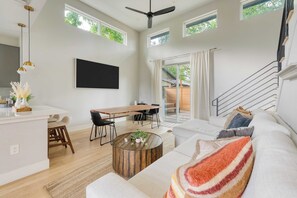 Interior - Private Pool, Firepit, Patio Steps to East Austin Dining, Music, Art, Murals (Austin)