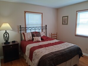 3 chambres, bureau, fer et planche à repasser, accès au Wi-Fi (inclus)