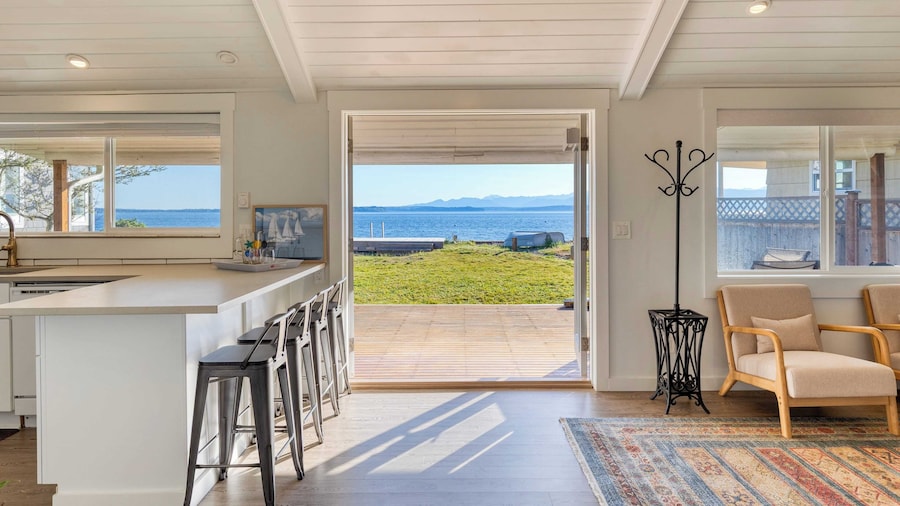 Cozy Whidbey Island Stay Steps on the Beach Fireplace, Bbq, Near Trails