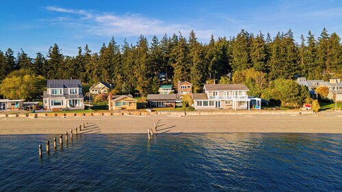 Cozy Whidbey Island Stay Steps to the Beach Fireplace, Bbq, Near Trails