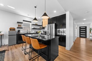 Fridge, microwave, oven, stovetop - Rocky Shores Luxury- Hot Tub, Game Room, & Pools (Hollister)