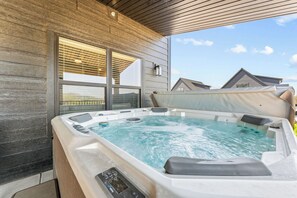 Outdoor spa tub - Rocky Shores Luxury- Hot Tub, Game Room, & Pools (Hollister)