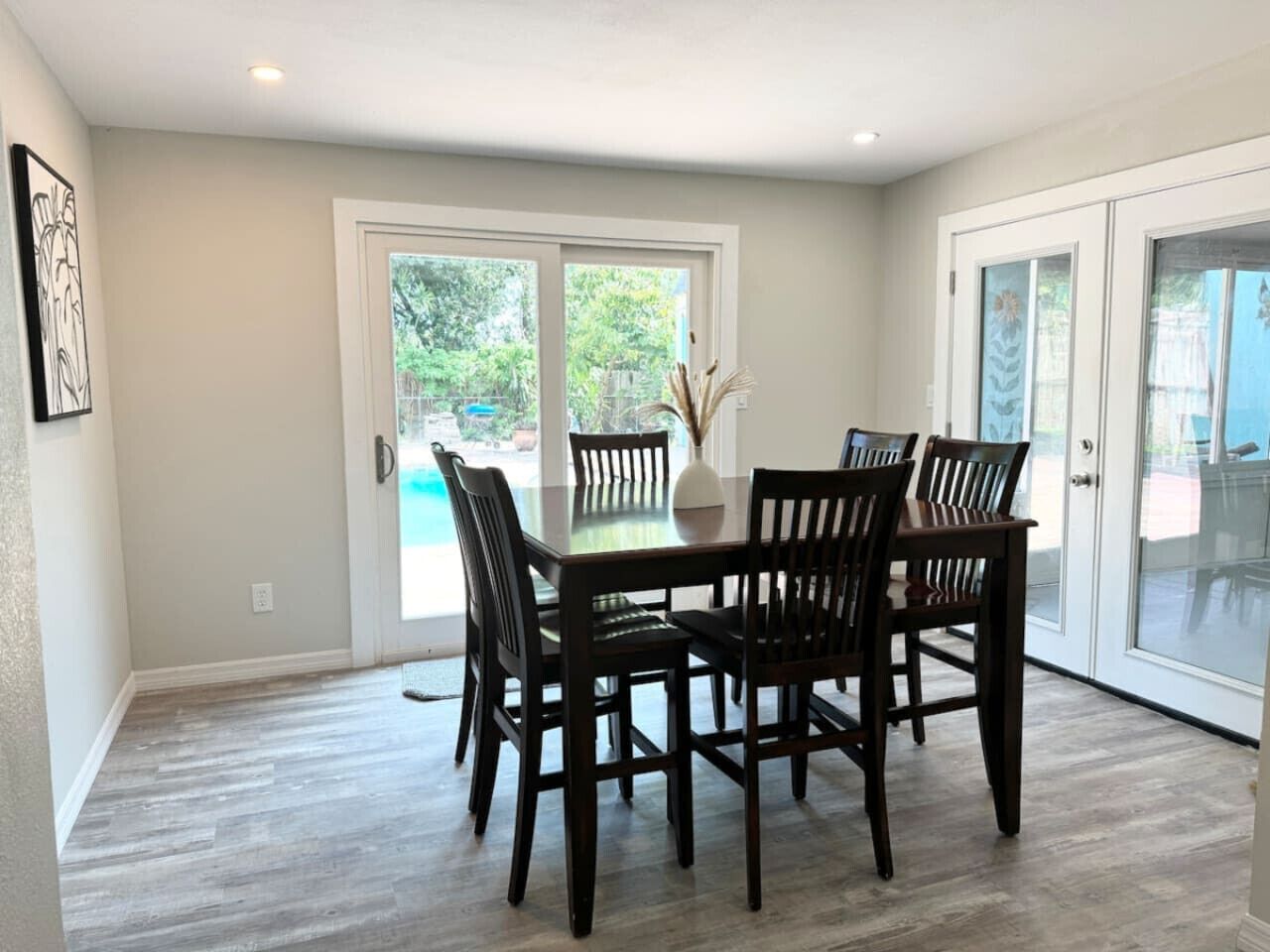 House | 5 bedrooms, desk