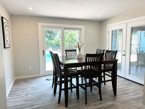 House | 5 bedrooms - Fresh Renovated Pool Home w 5 Bedrooms Near Beach (Seminole)