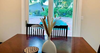 Fresh Renovated Pool Home w 5 Bedrooms Near Beach
