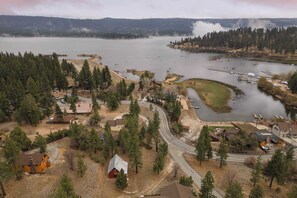 An aerial view of a lakeside property with a road, buildings, and docks. - Cozy 2BR Fawnskin Cabin Big Bear Lake, Hiking Trails & Snow Summit Nearby (Fawnskin)