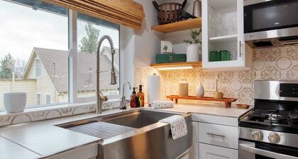 Cozy 2BR Fawnskin Cabin Big Bear Lake, Hiking Trails & Snow Summit Nearby