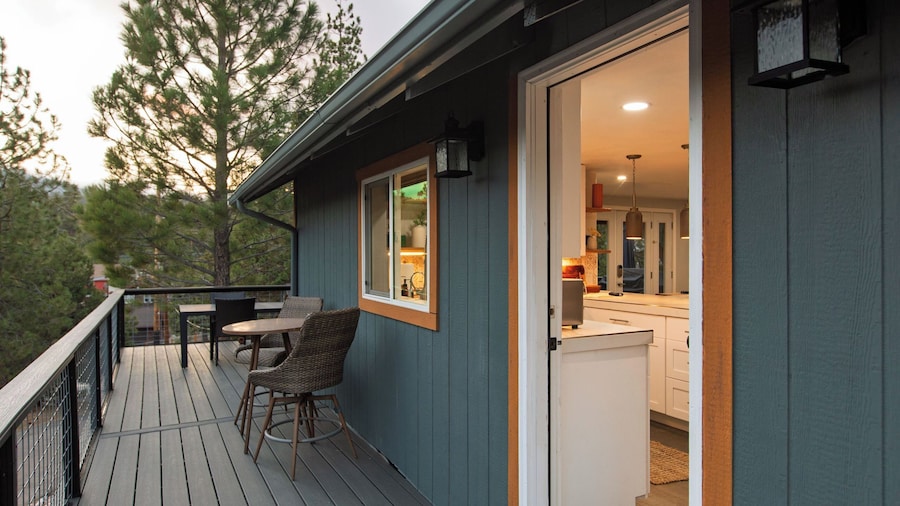 Cozy 2BR Fawnskin Cabin Big Bear Lake, Hiking Trails & Snow Summit Nearby
