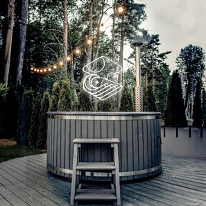 Outdoor spa tub - Cozy hexagon tiny house (Lapmežciems)