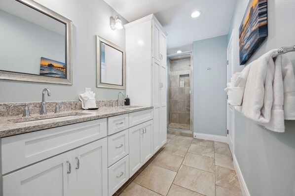 Shower, hair dryer, towels