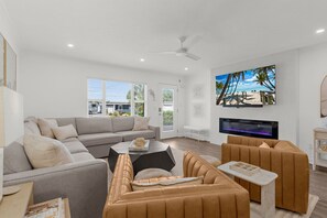 Smart TV, table football - ⚓Bayside Hideaway! Private pool with water view and canal side dock! ⚓ (Bradenton)