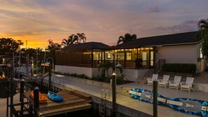 Terrace/patio - ⚓Bayside Hideaway! Private pool with water view and canal side dock! ⚓ (Bradenton)