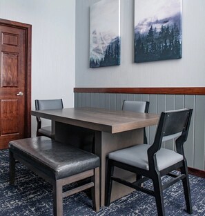 Dining - Wyndham Glacier Canyon Wisconsin Dells Two Bedroom  Condo (Baraboo)