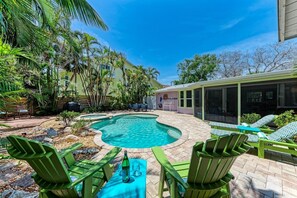 Unclassified image, 3 of 48, button