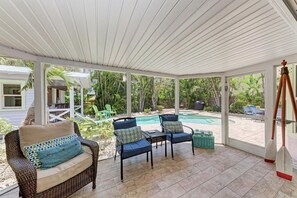 A heated pool - Coastal Breeze in Holmes Beach (Holmes Beach)