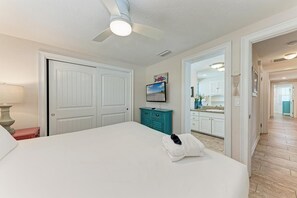 4 bedrooms, iron/ironing board, internet