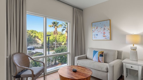 Resort Condo Steps to Beach Pool, Hot Tub, Tennis, Golf Sandestin, Miramar Beach