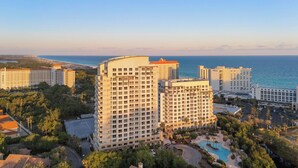 A high-rise hotel with multiple floors, a swimming pool, and a view of the ocean. - Resort Condo Steps to Beach Pool, Hot Tub, Tennis, Golf Sandestin, Miramar Beach (Miramar Beach)