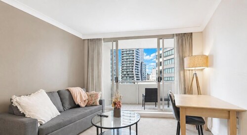 Cozy Studio with Gym and Pool Near Chatswood Station
