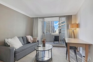 TV - Cozy Studio with Gym and Pool Near Chatswood Station (Liberty Grove)