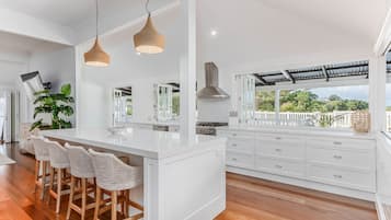 Luxury House, River View | Dining room