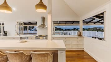 บ้านพักลักซ์ชัวรี่, วิวแม่น้ำ | ห้องรับประทานอาหาร