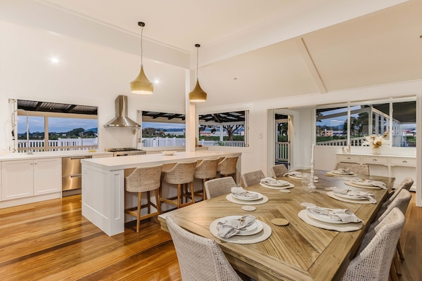 Luxury House, River View | Private kitchen | Electric kettle, toaster, blender, cleaning supplies