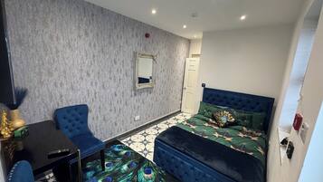 1 slaapkamer, een strijkplank/strijkijzer, wifi, beddengoed