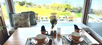 Sunset Hideaway - Oceanfront Bliss Minutes to Town