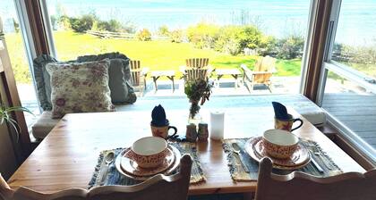 Sunset Hideaway - Oceanfront Bliss Minutes to Town
