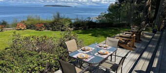 Sunset Hideaway - Oceanfront Bliss Minutes to Town