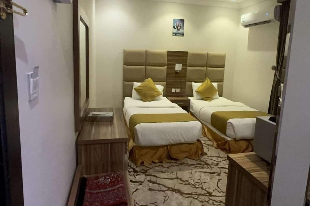 Standard Room | Egyptian cotton sheets, premium bedding, pillow-top beds, minibar