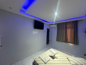 Desk, laptop workspace, free WiFi