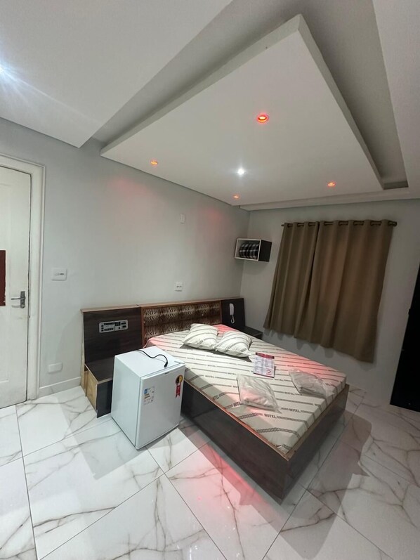 Desk, laptop workspace, free WiFi