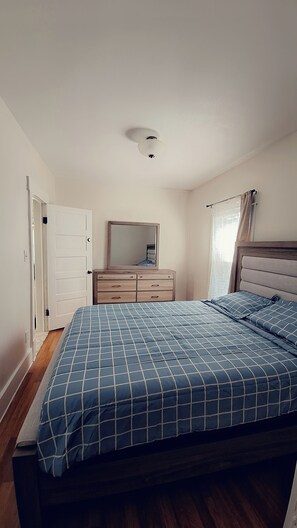 3 bedrooms, desk, iron/ironing board, WiFi