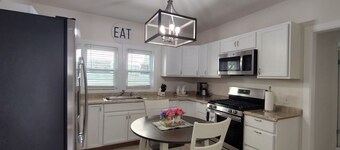 3-bedroom apartment Buffalo-Niagara Falls 
easy parking