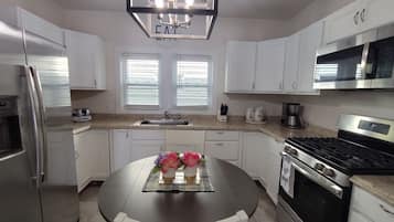 冰箱、微波炉、烤箱、炉灶