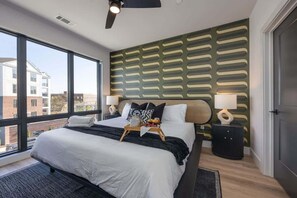 4 slaapkamers, een strijkplank/strijkijzer, reisbedje, gratis wifi