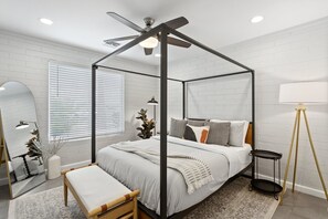 3 bedrooms, iron/ironing board, free WiFi, bed sheets - Reins & Rivets by PaseoHomesAZ *Heated Pool* (Tempe)