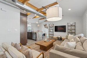 Smart TV y futbolito 