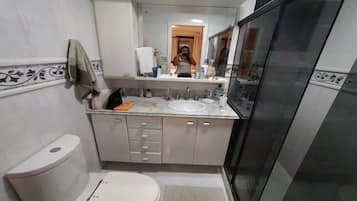 Family Apartment, Mountain View | Bathroom